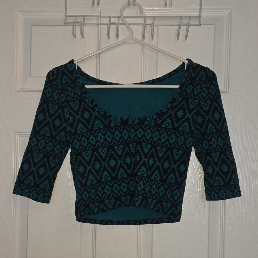 Forever 21 Black and Teal Patterned Crop Top